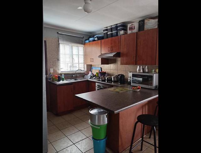 3 BEDROOM HOUSE FOR SALE IN OLIEVENHOUTBOSCH